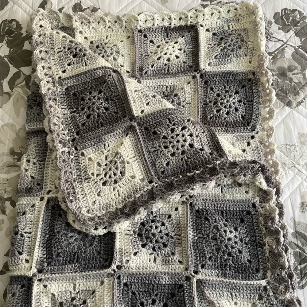 Handmade / Crocheted Granny Square Blanket 🧶💕